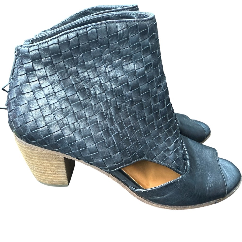 Patricia Nash black Woven Leather open toe, Heeled Booties, back zip 9.5M